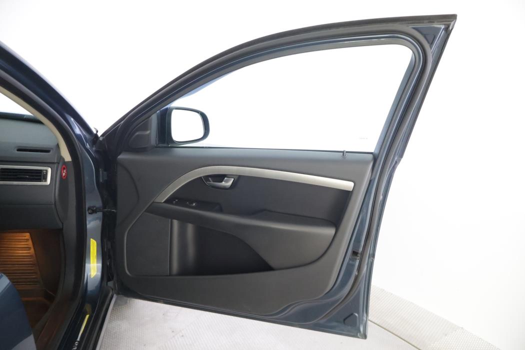 VOLVO V70 2008