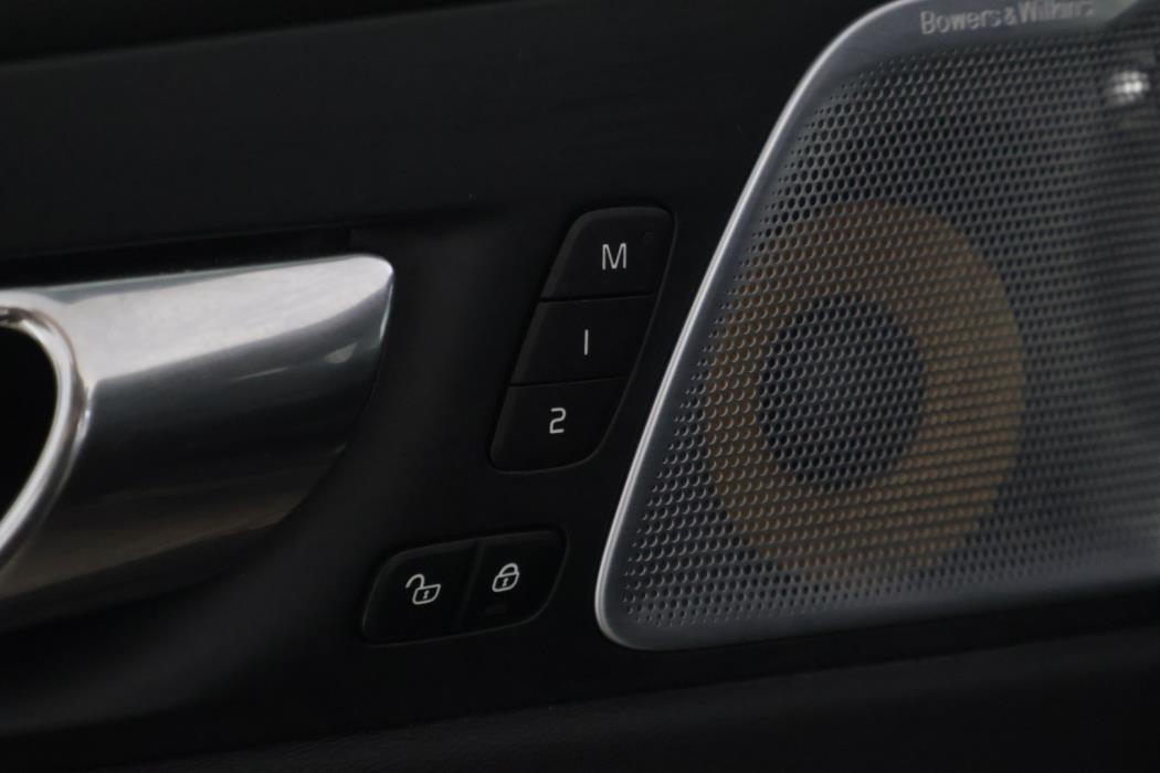 VOLVO XC60 2018