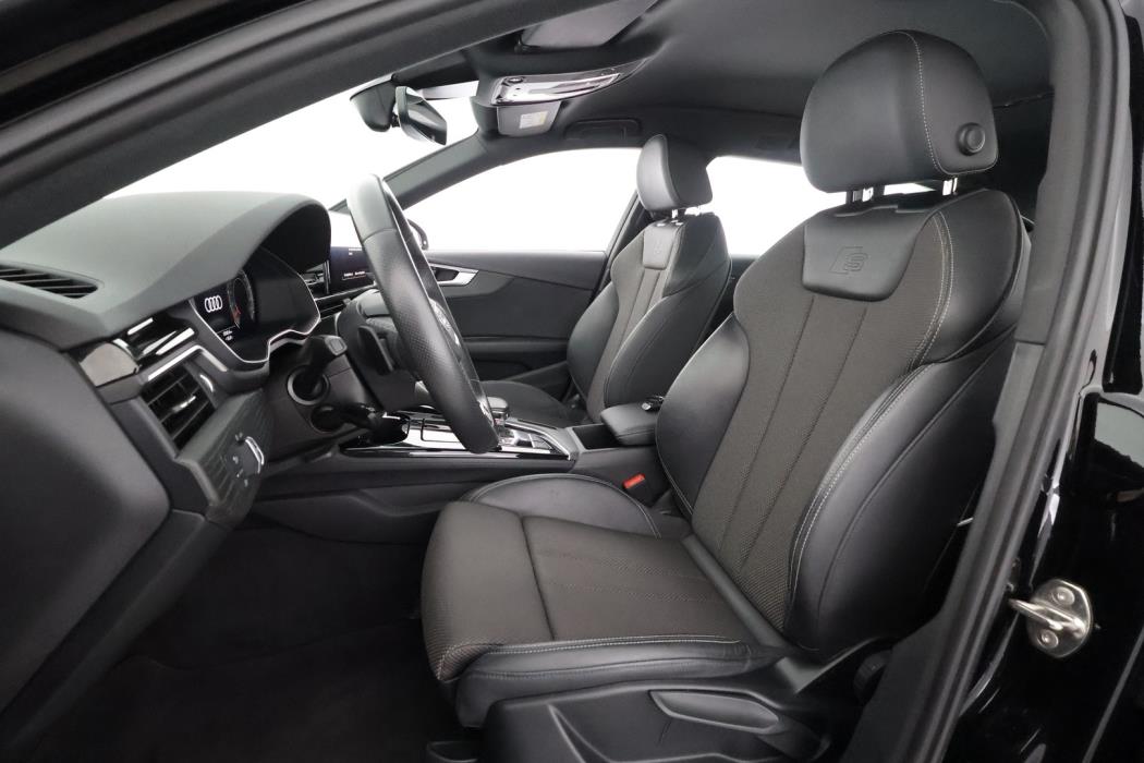 AUDI A4 2021