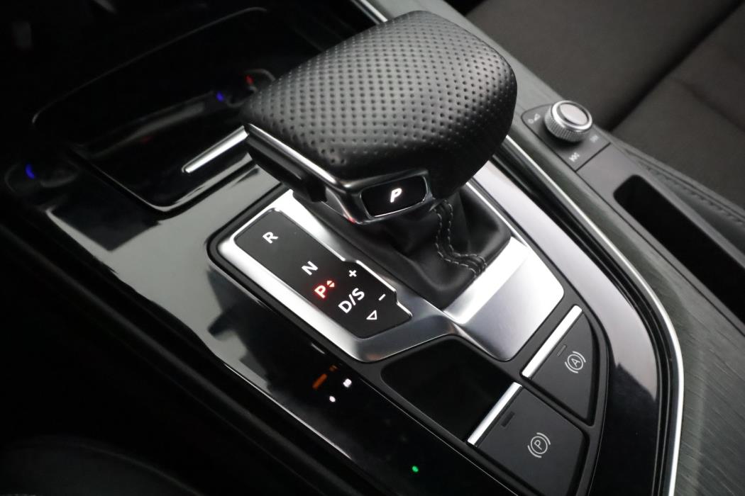 AUDI A4 2021