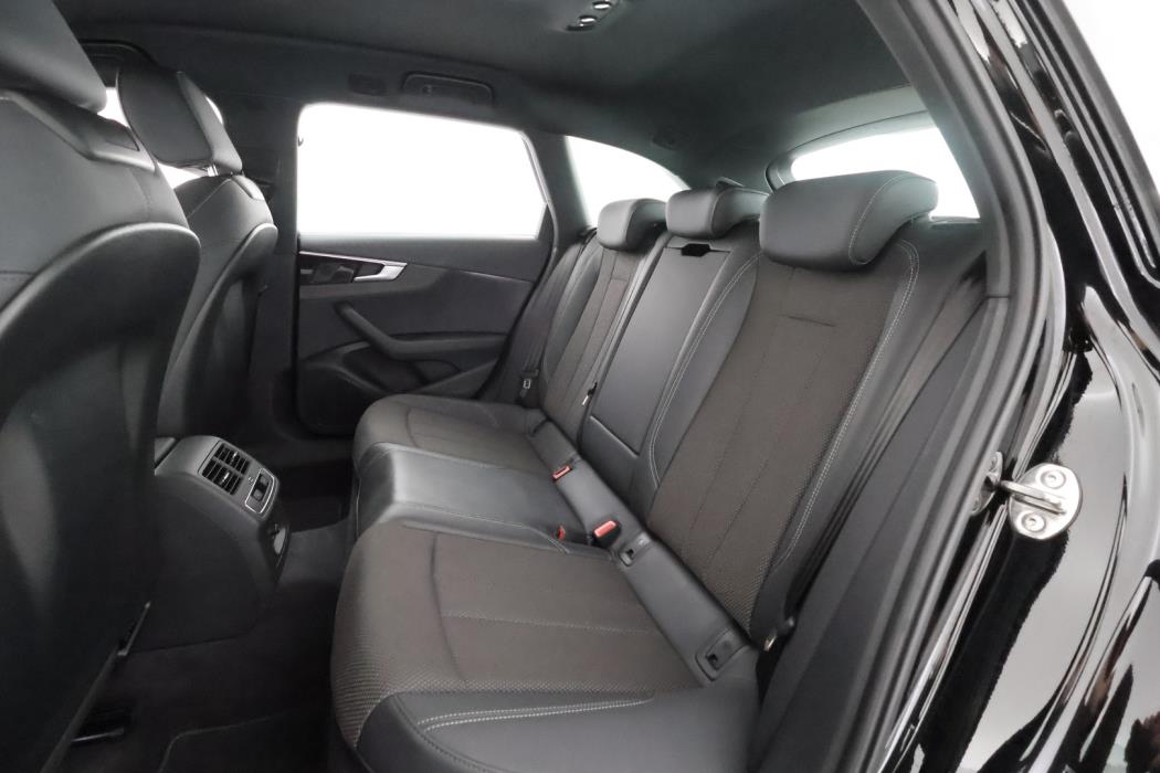 AUDI A4 2021