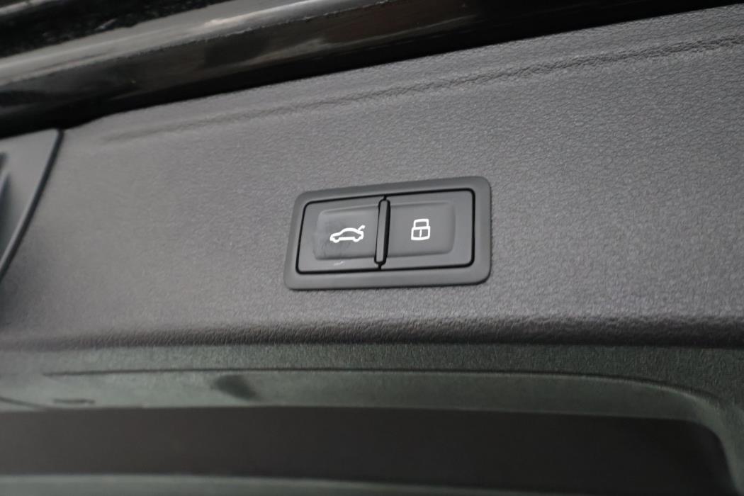 AUDI A4 2021