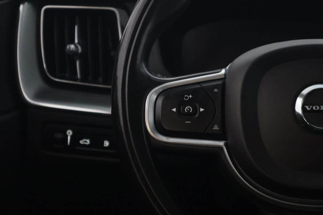 VOLVO XC60 2018