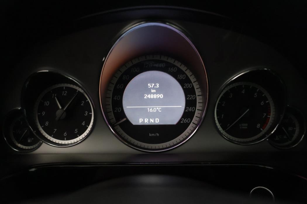 MERCEDES-BENZ E 2011