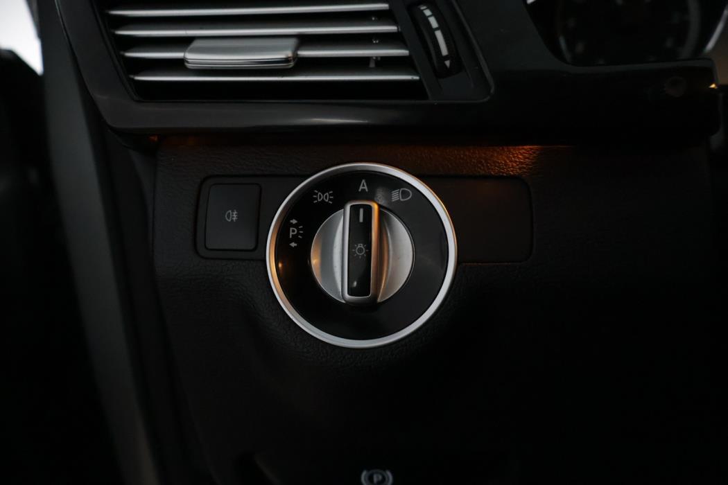 MERCEDES-BENZ E 2011