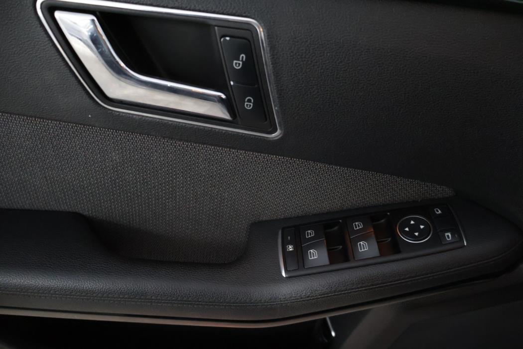 MERCEDES-BENZ E 2011