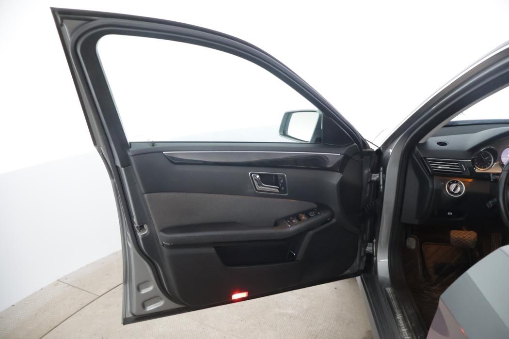 MERCEDES-BENZ E 2011