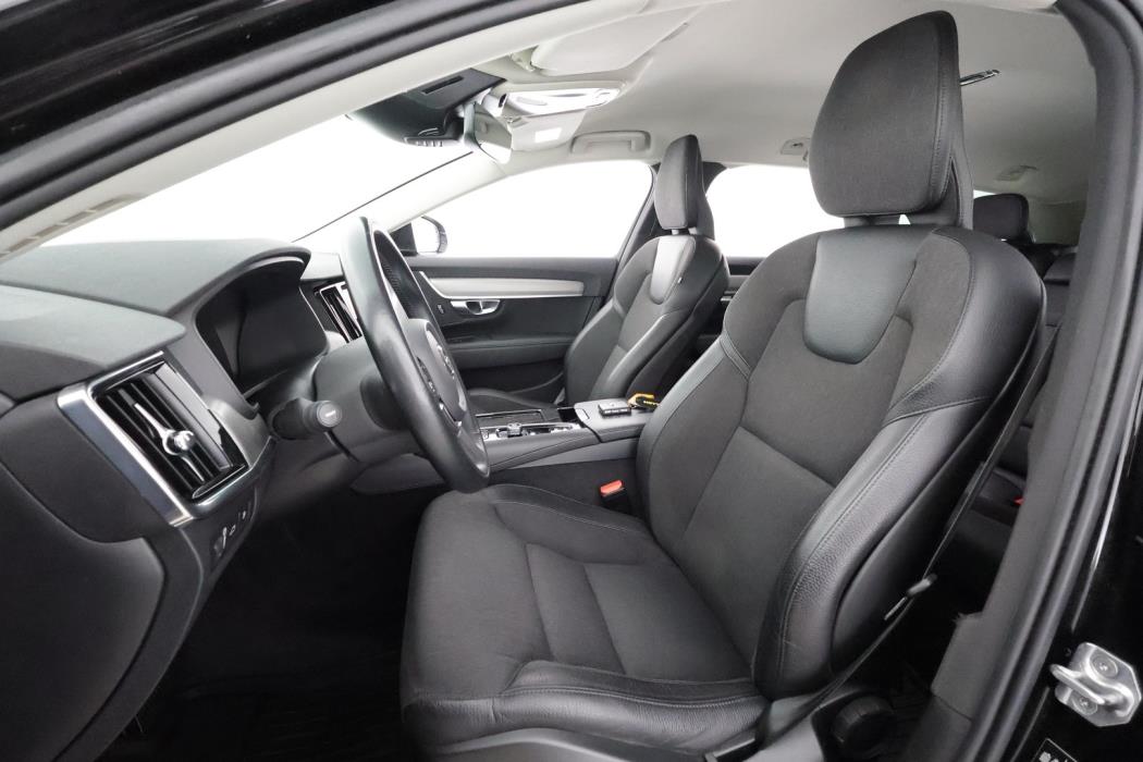 VOLVO V90 2021