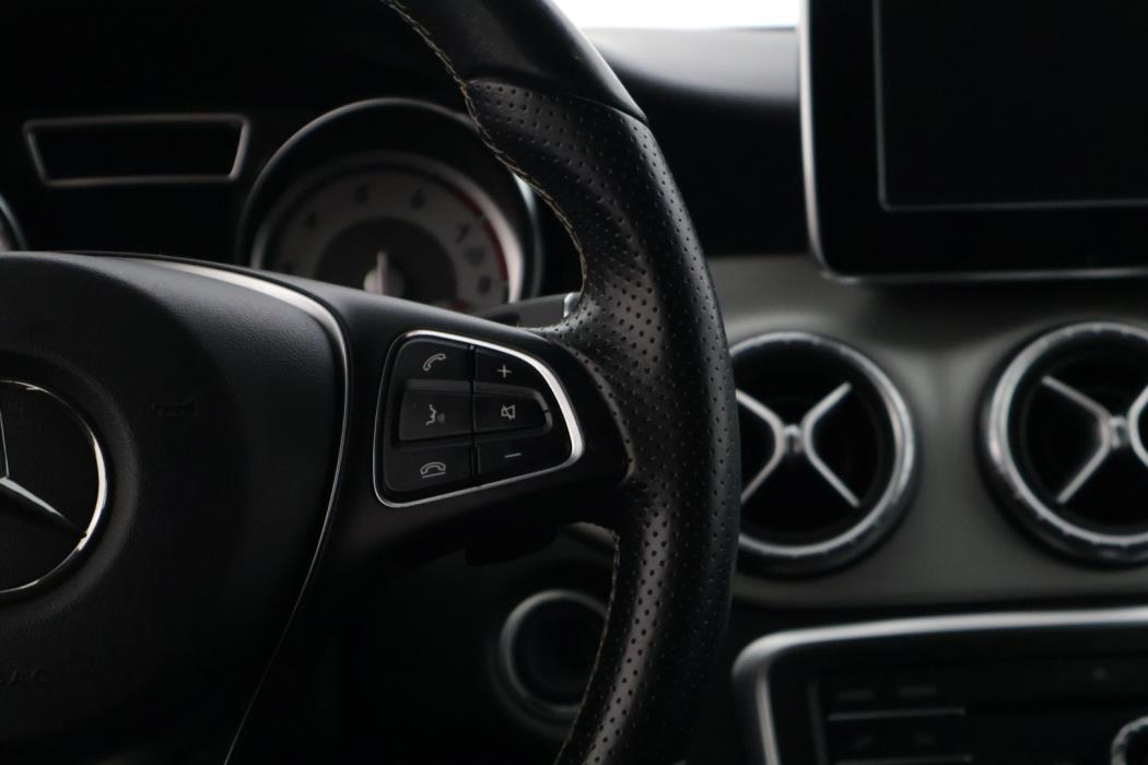 MERCEDES-BENZ CLA 2016