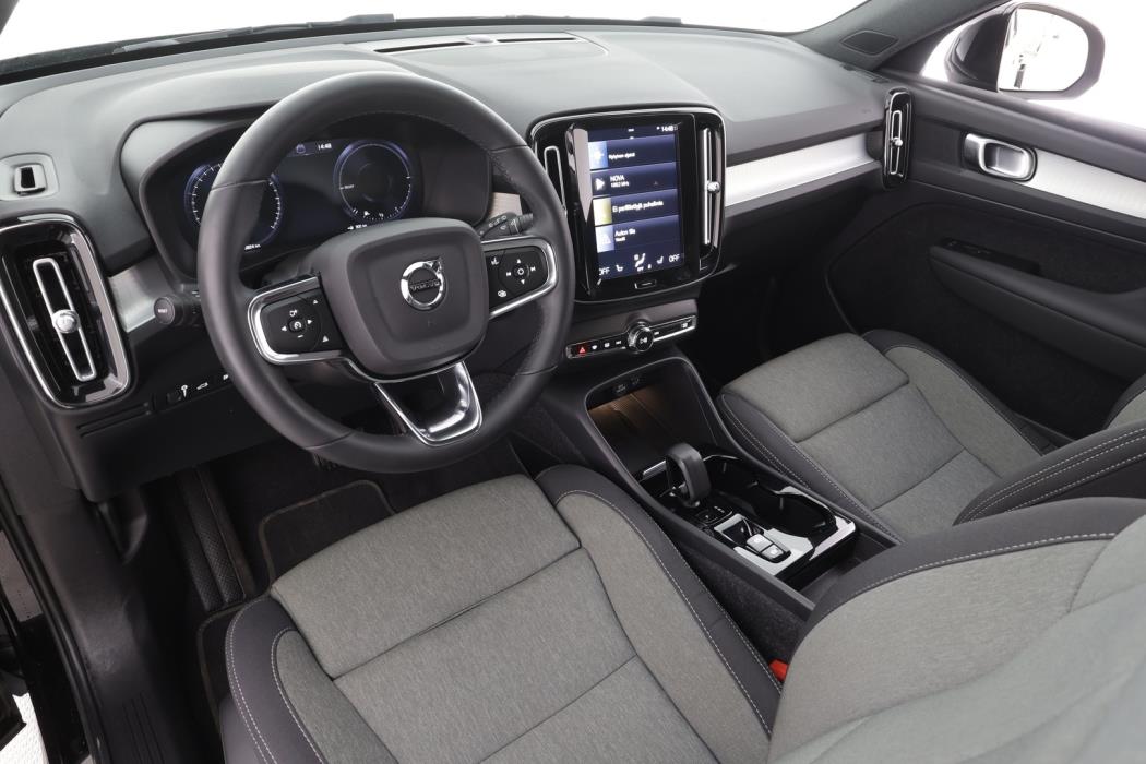VOLVO XC40 2023