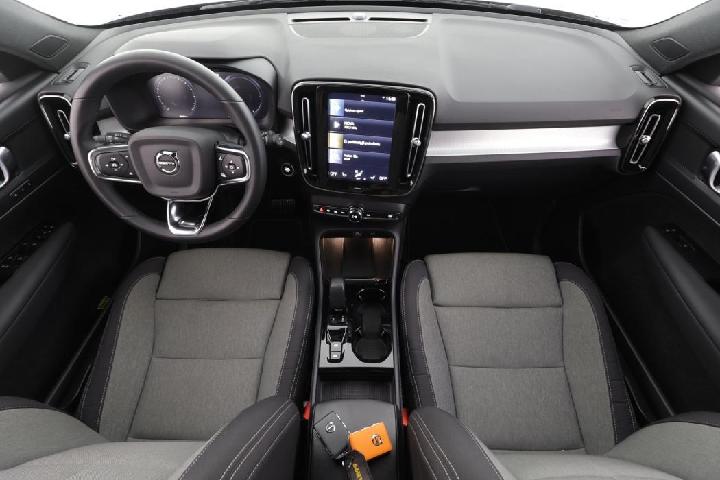 VOLVO XC40 2023