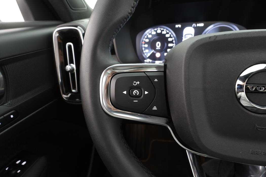 VOLVO XC40 2023
