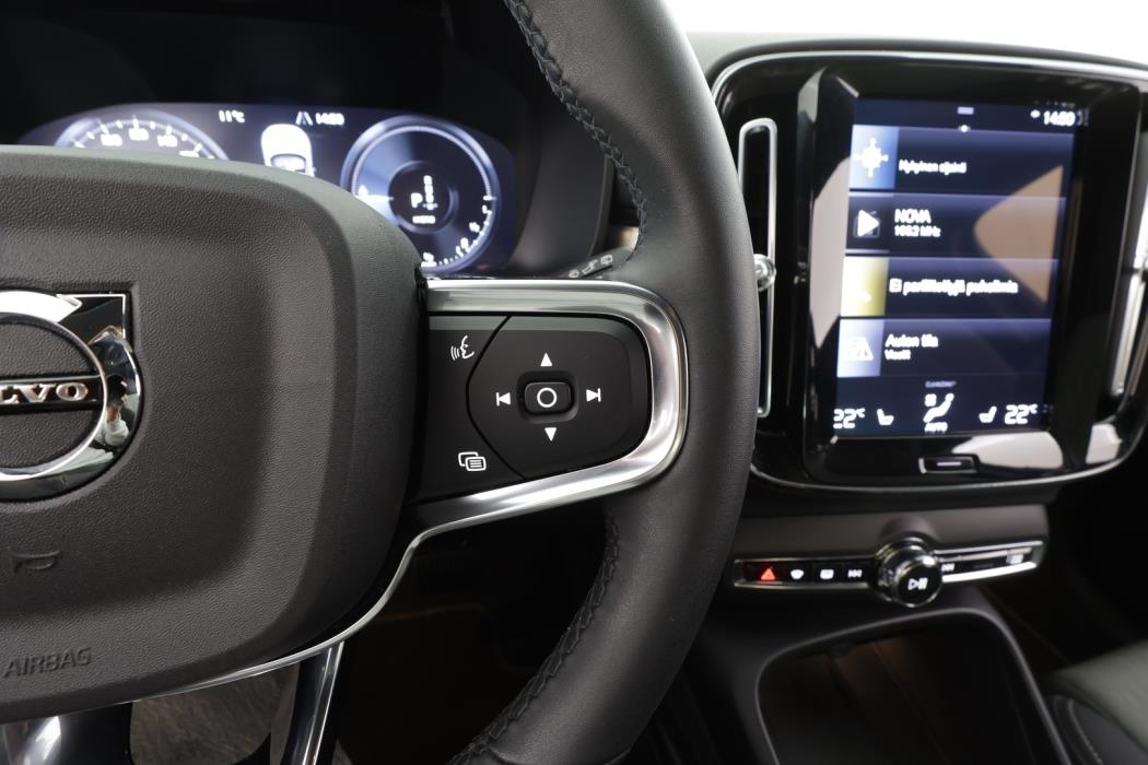 VOLVO XC40 2023