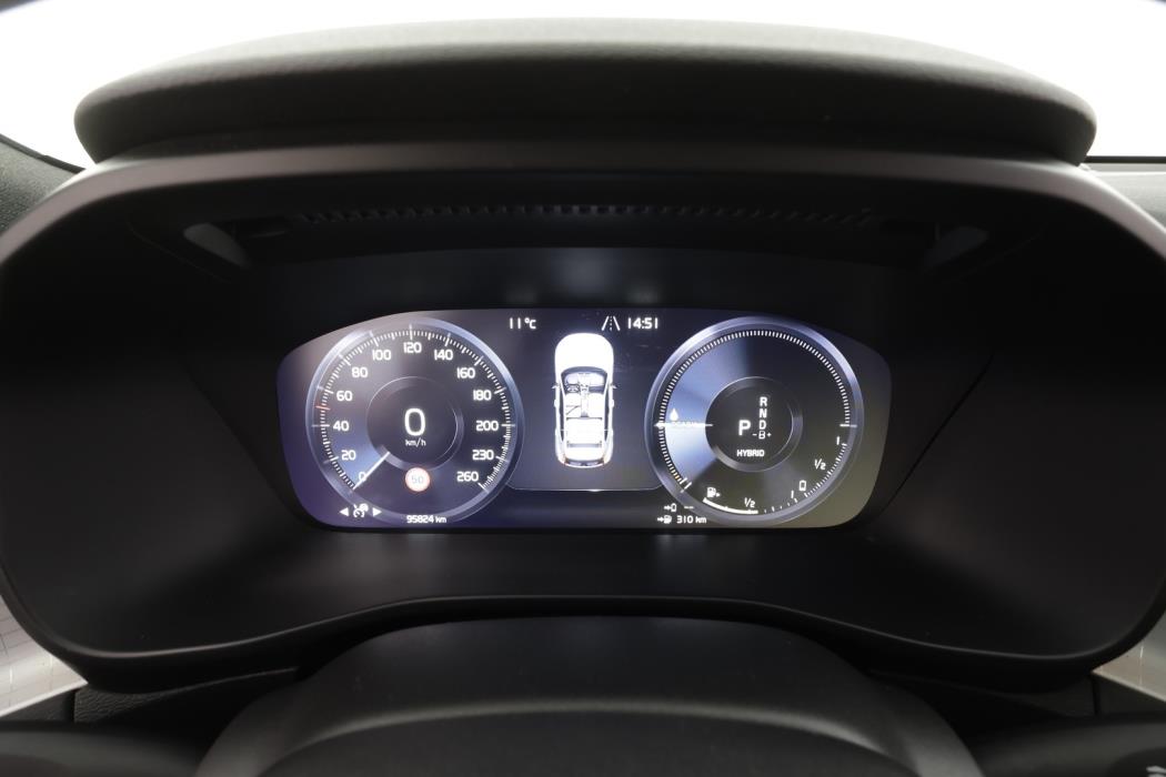 VOLVO XC40 2023