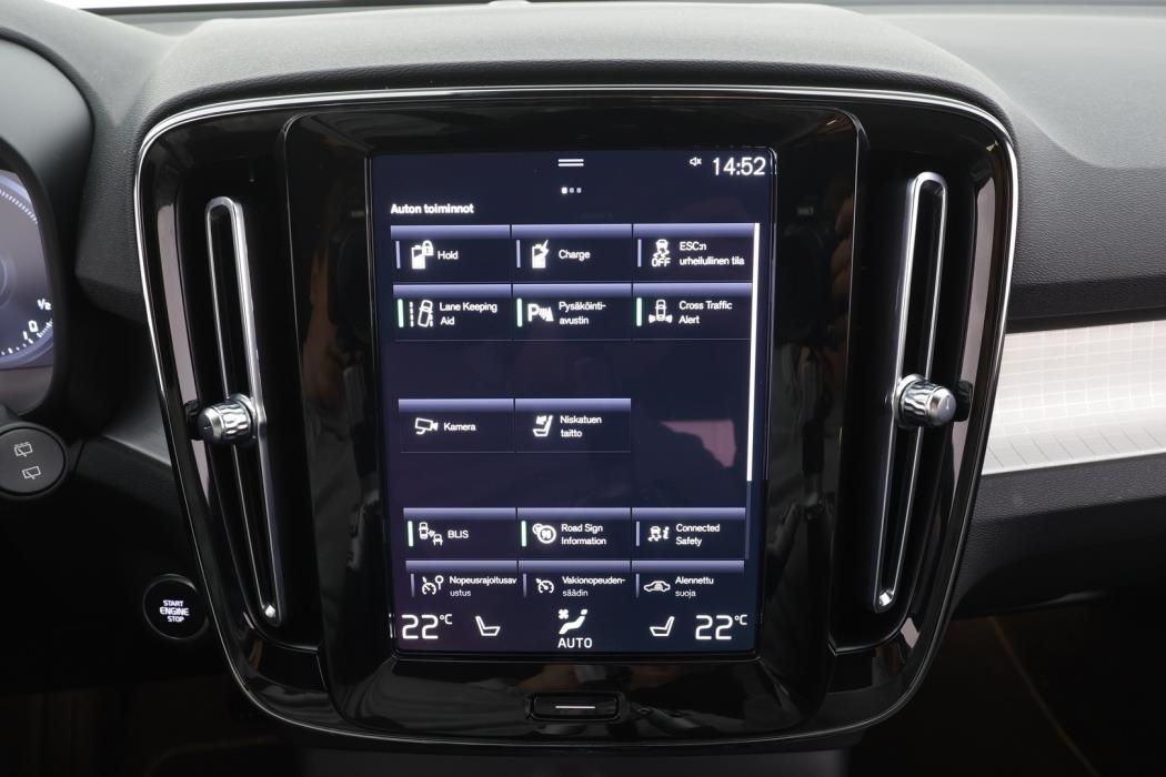VOLVO XC40 2023