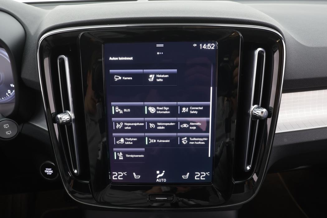 VOLVO XC40 2023
