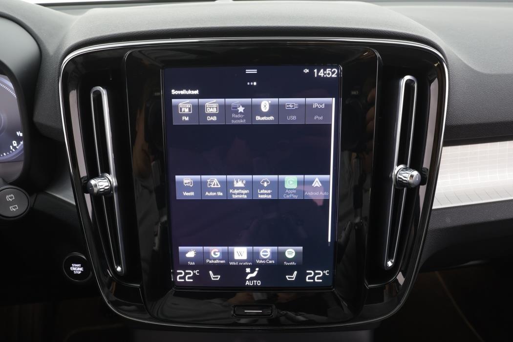 VOLVO XC40 2023