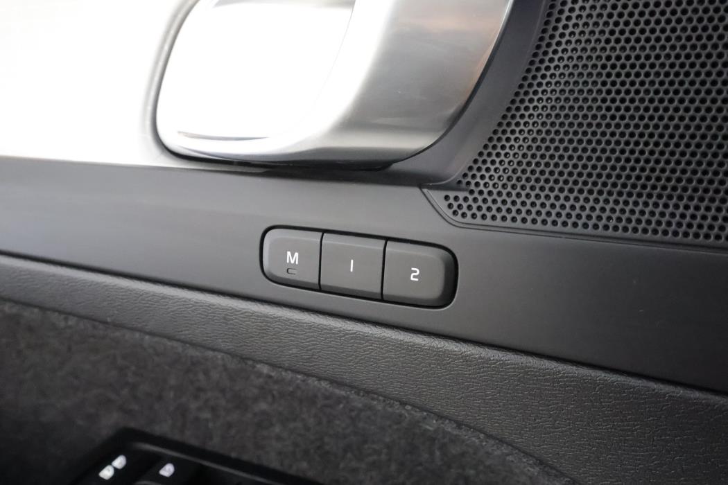 VOLVO XC40 2023