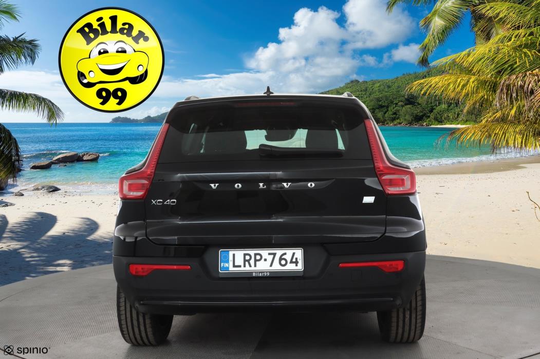VOLVO XC40 2023