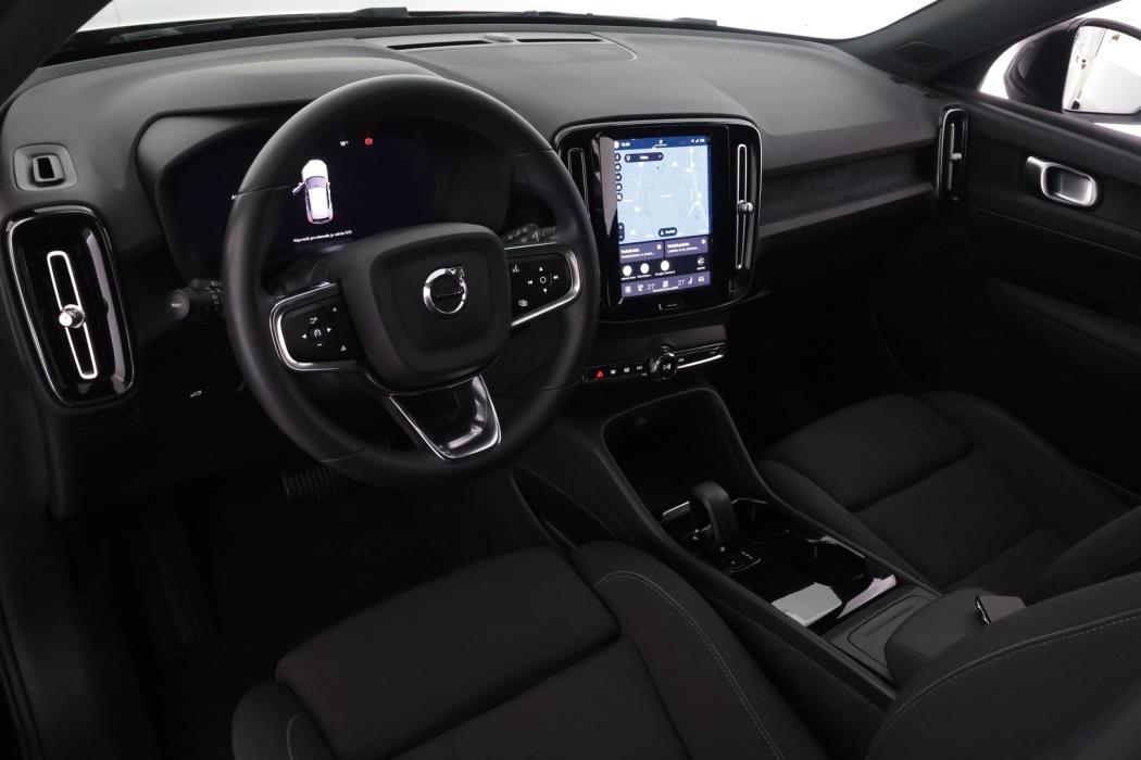 VOLVO XC40 2023