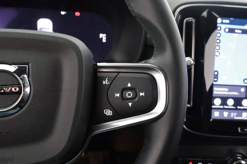 VOLVO XC40 2023
