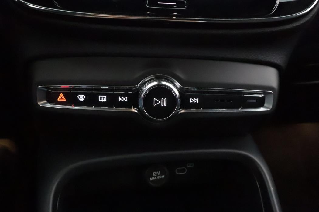 VOLVO XC40 2023