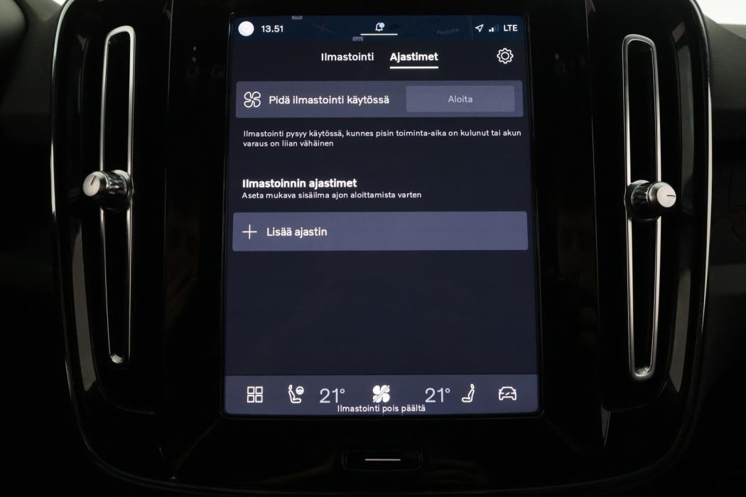 VOLVO XC40 2023