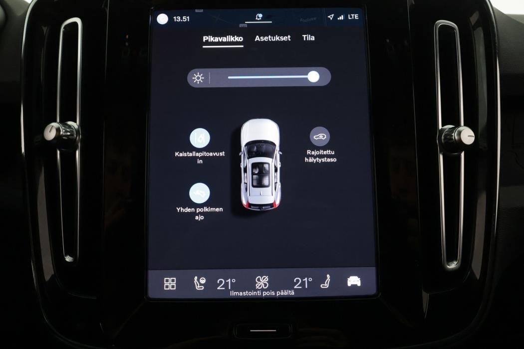 VOLVO XC40 2023