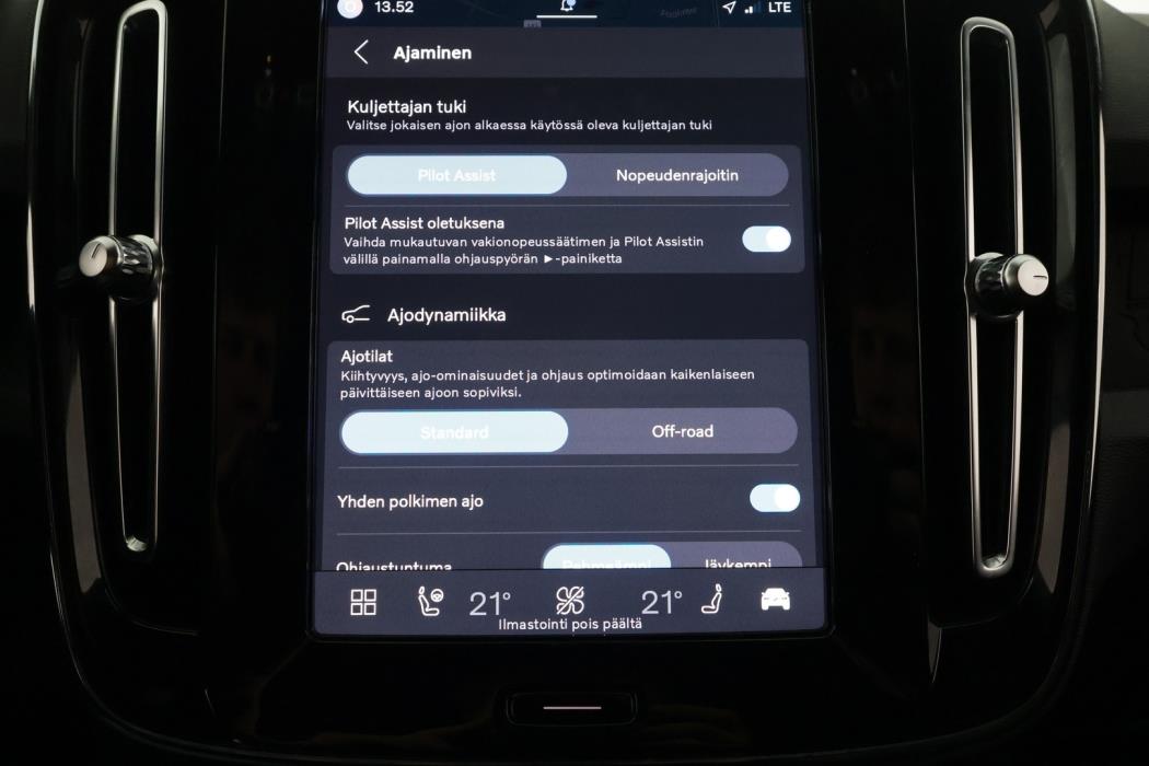 VOLVO XC40 2023