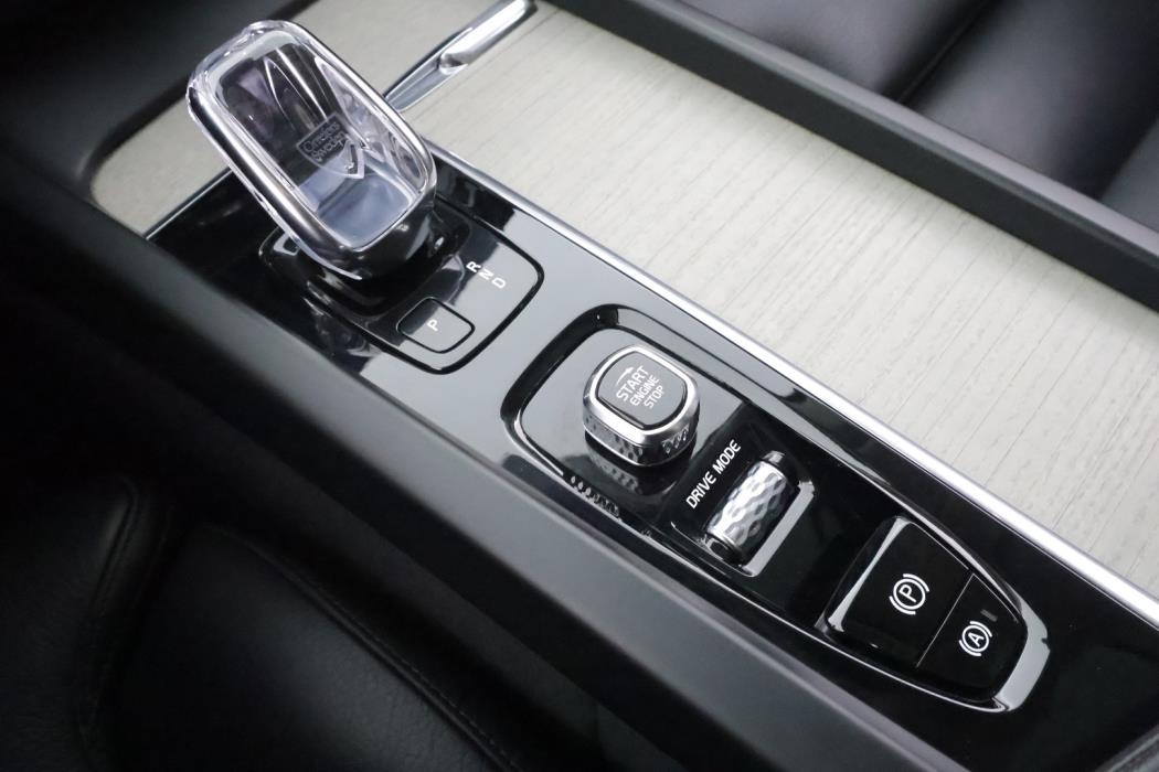 VOLVO XC60 2021