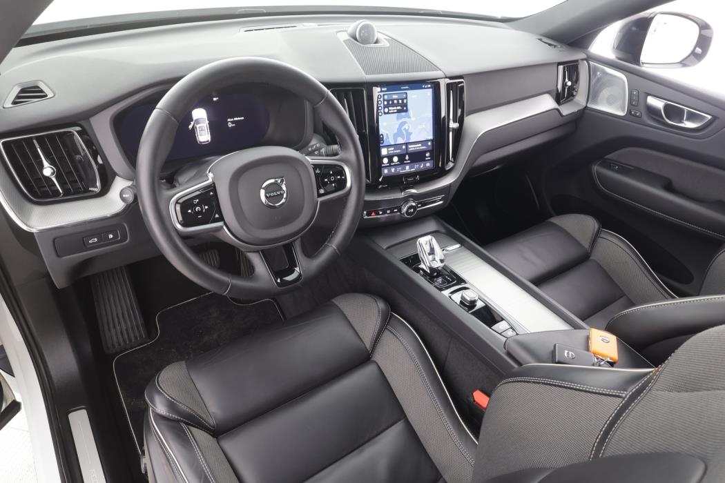 VOLVO XC60 2023