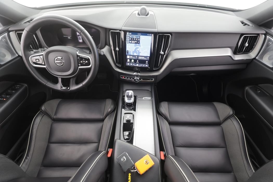 VOLVO XC60 2023