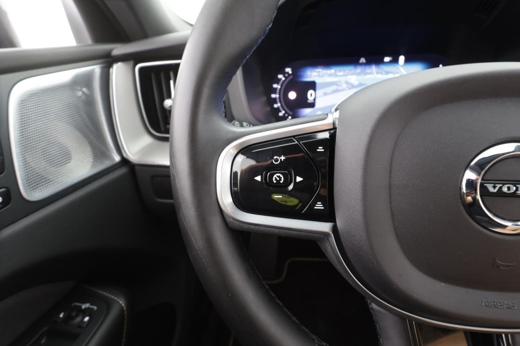 VOLVO XC60 2023