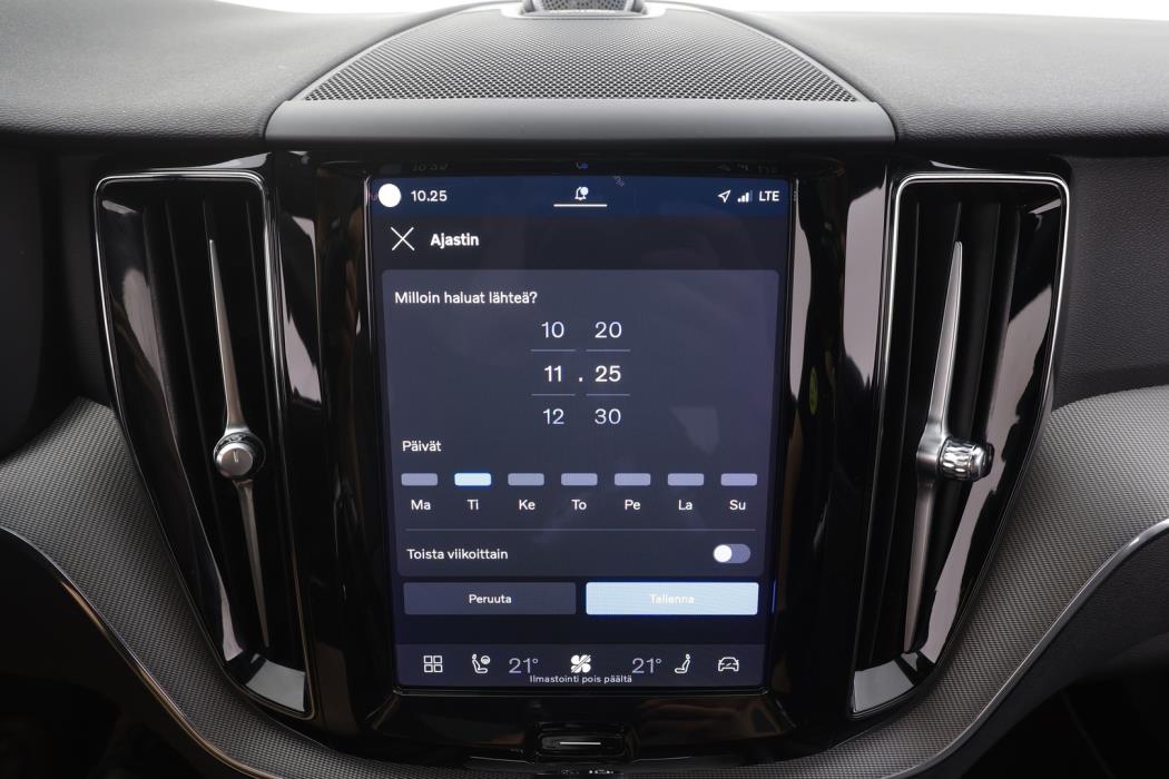 VOLVO XC60 2023