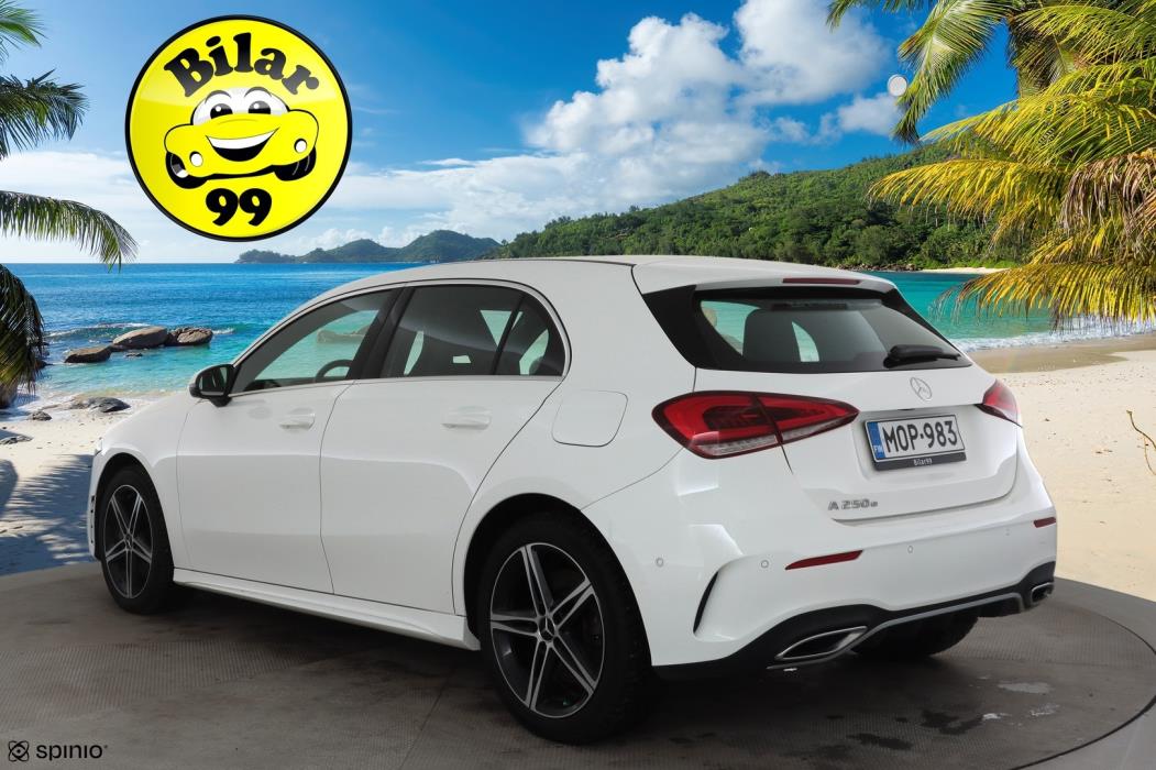 MERCEDES-BENZ A 2023