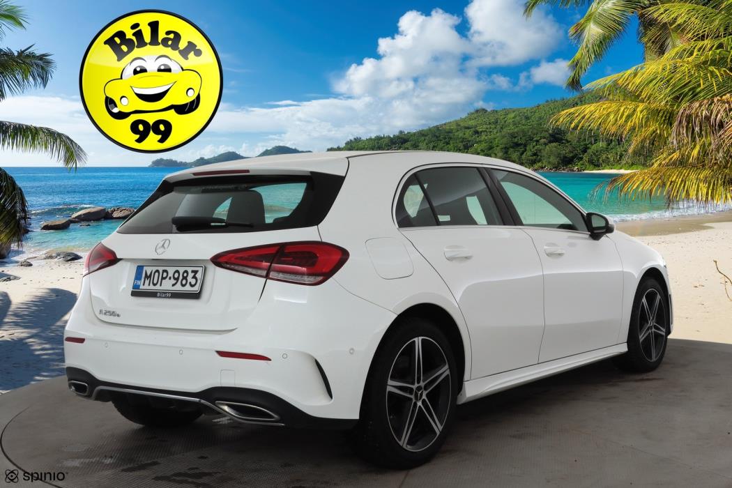 MERCEDES-BENZ A 2023