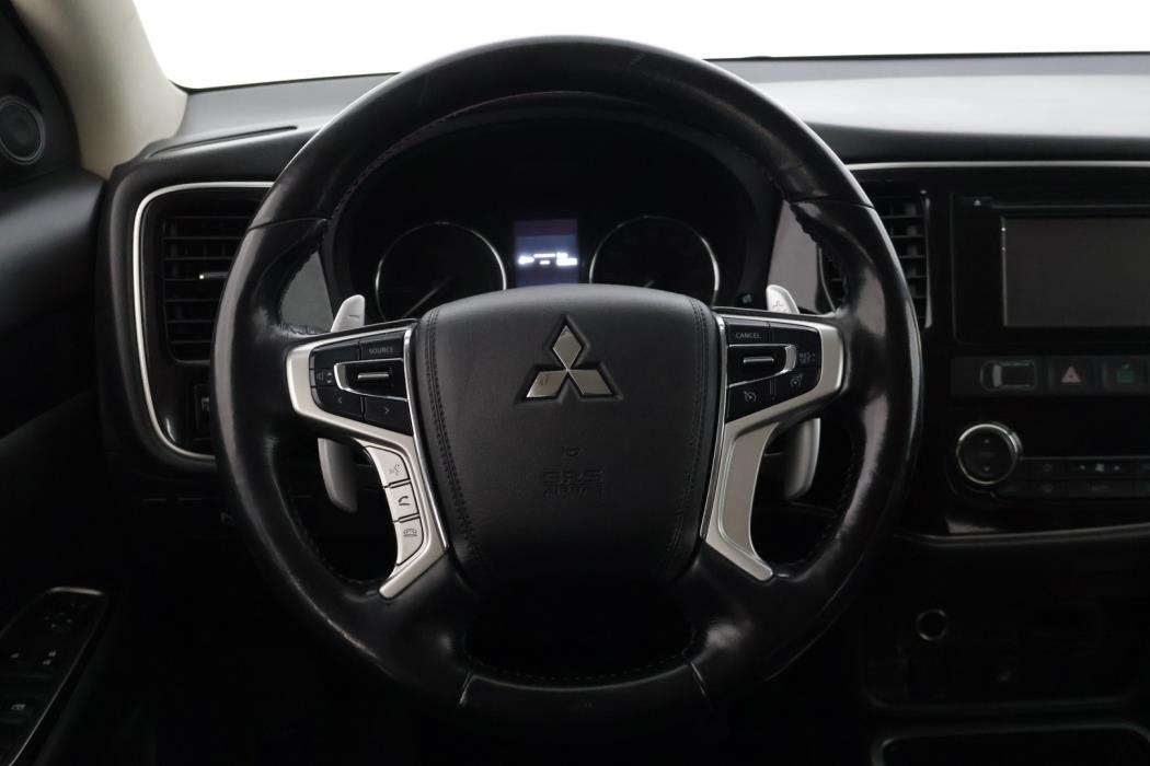 MITSUBISHI Outlander 2016