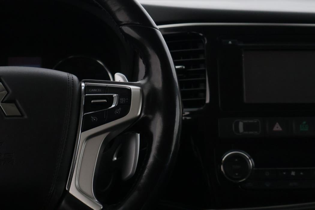 MITSUBISHI Outlander 2016