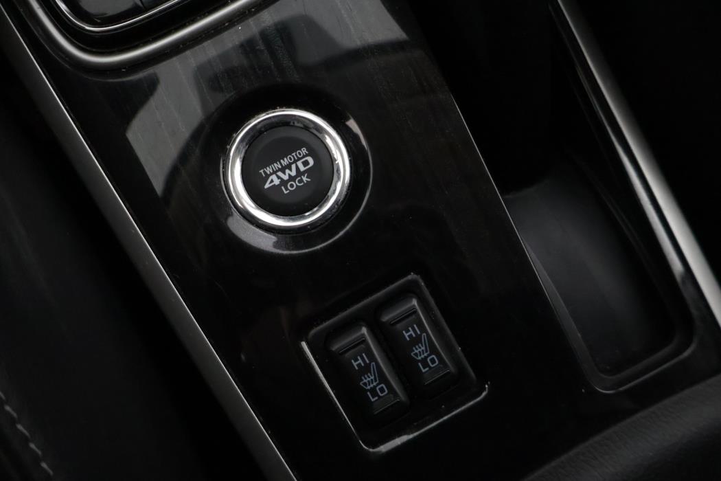 MITSUBISHI Outlander 2016