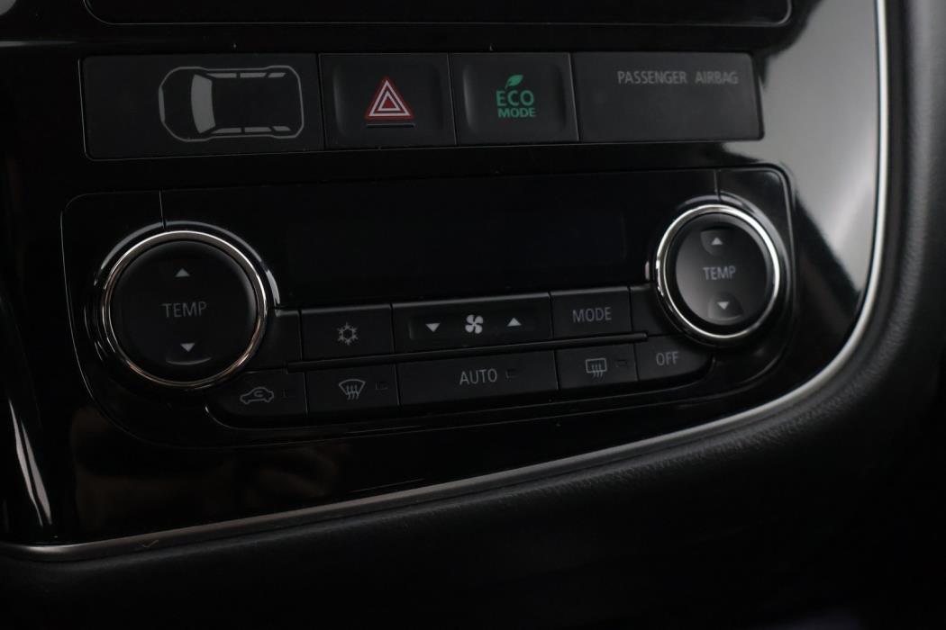 MITSUBISHI Outlander 2016