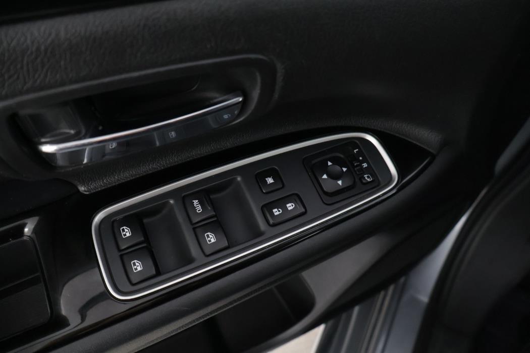 MITSUBISHI Outlander 2016