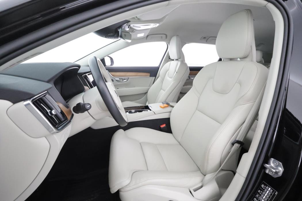 VOLVO V90 2021