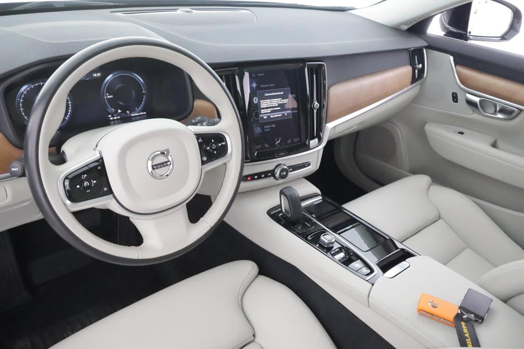 VOLVO V90 2021