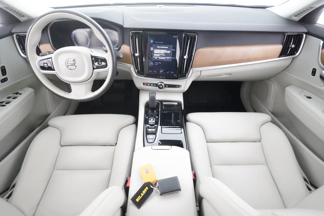 VOLVO V90 2021