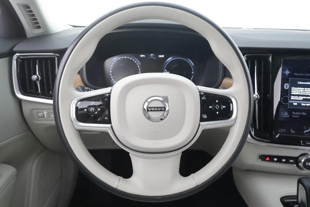 VOLVO V90 2021