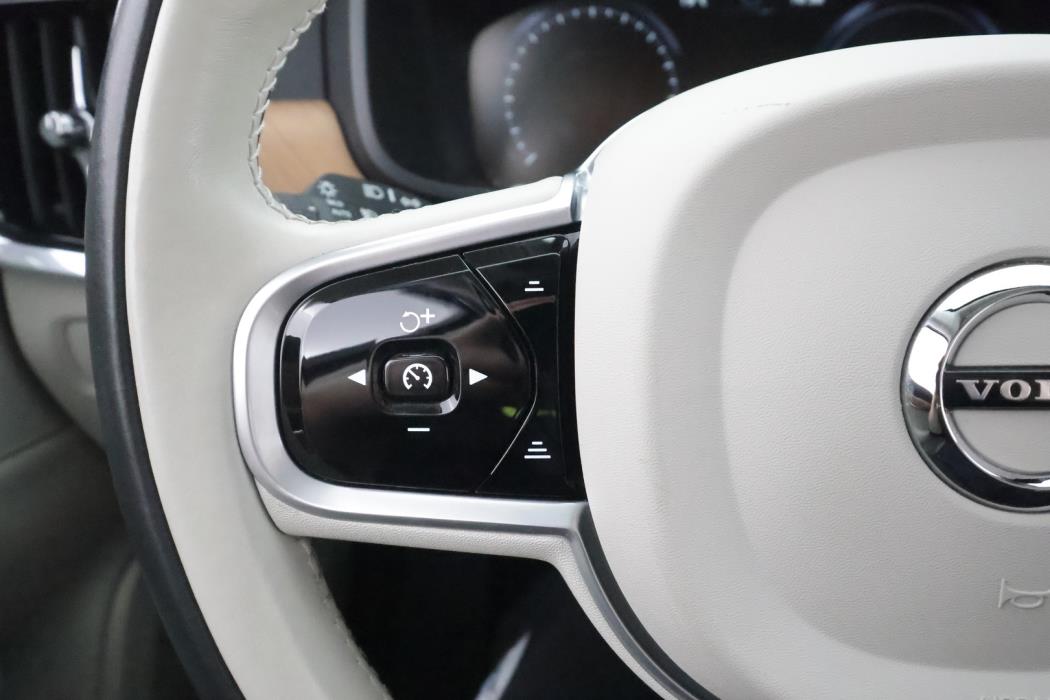 VOLVO V90 2021
