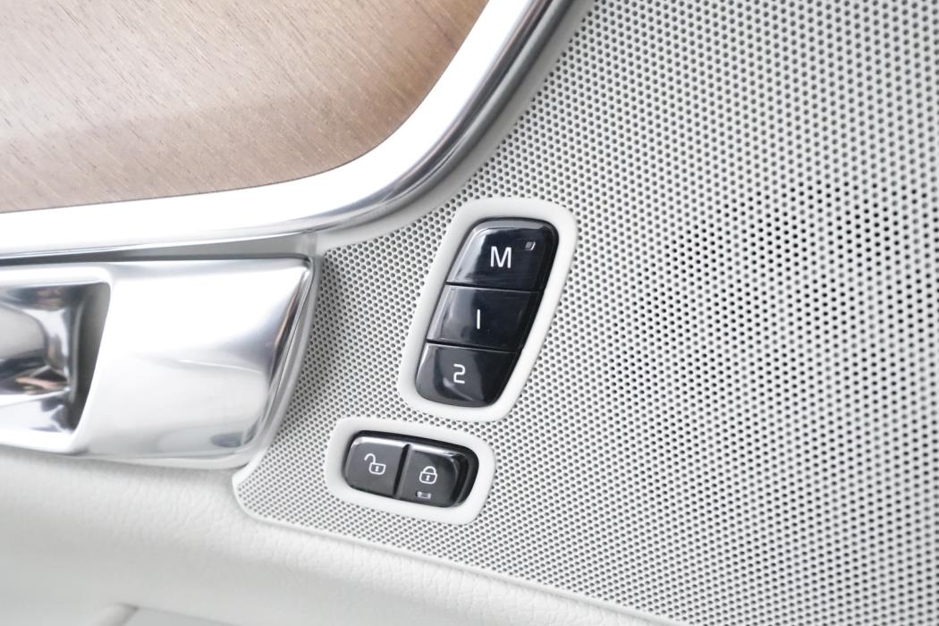 VOLVO V90 2021