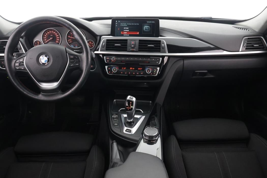 BMW 330 2018
