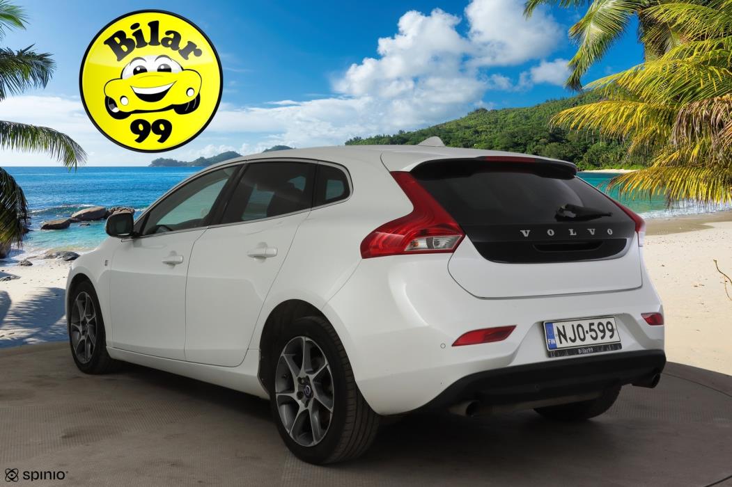 VOLVO V40 2015