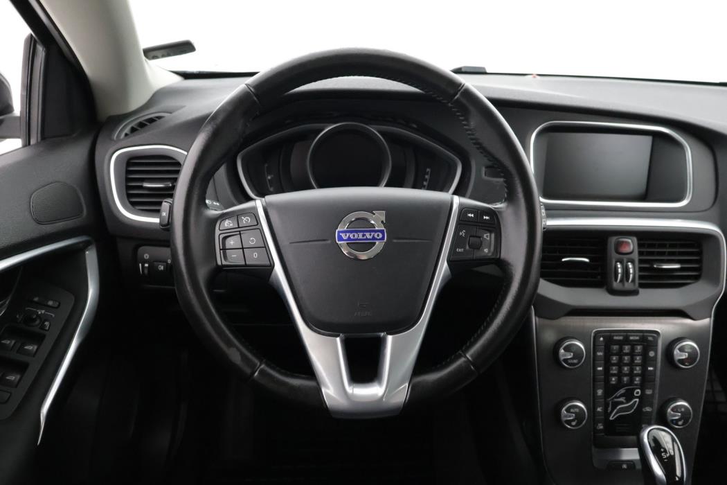 VOLVO V40 2016